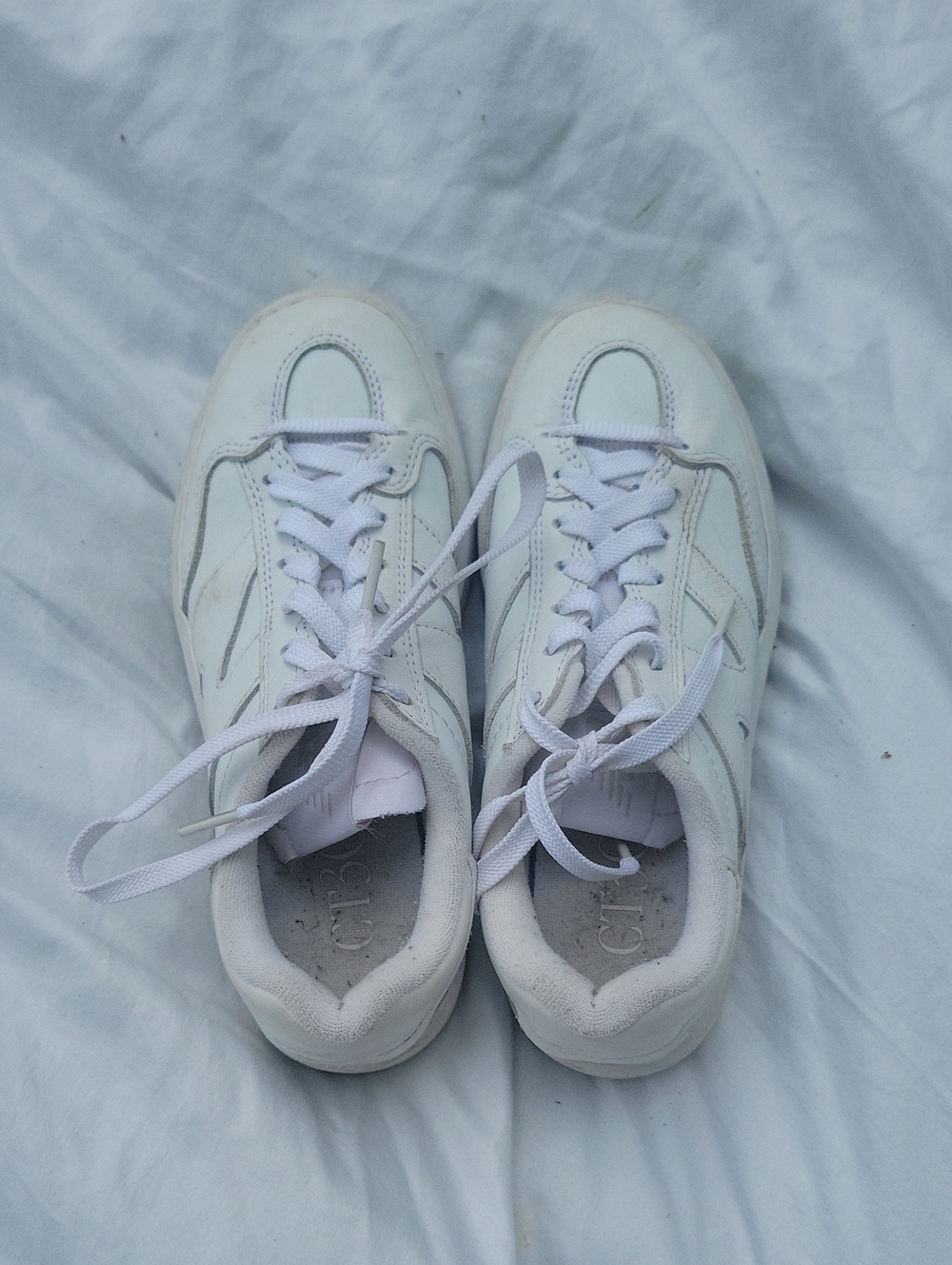 New Balance White Leather Sneakers - Classic Lace-Up Trainers Size 5